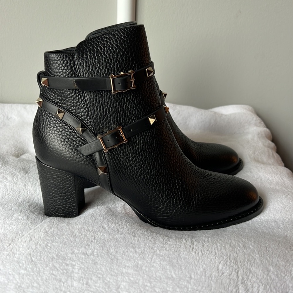 NIB Valentino Rockstud Buckle Wrap Leather Boots 37.5